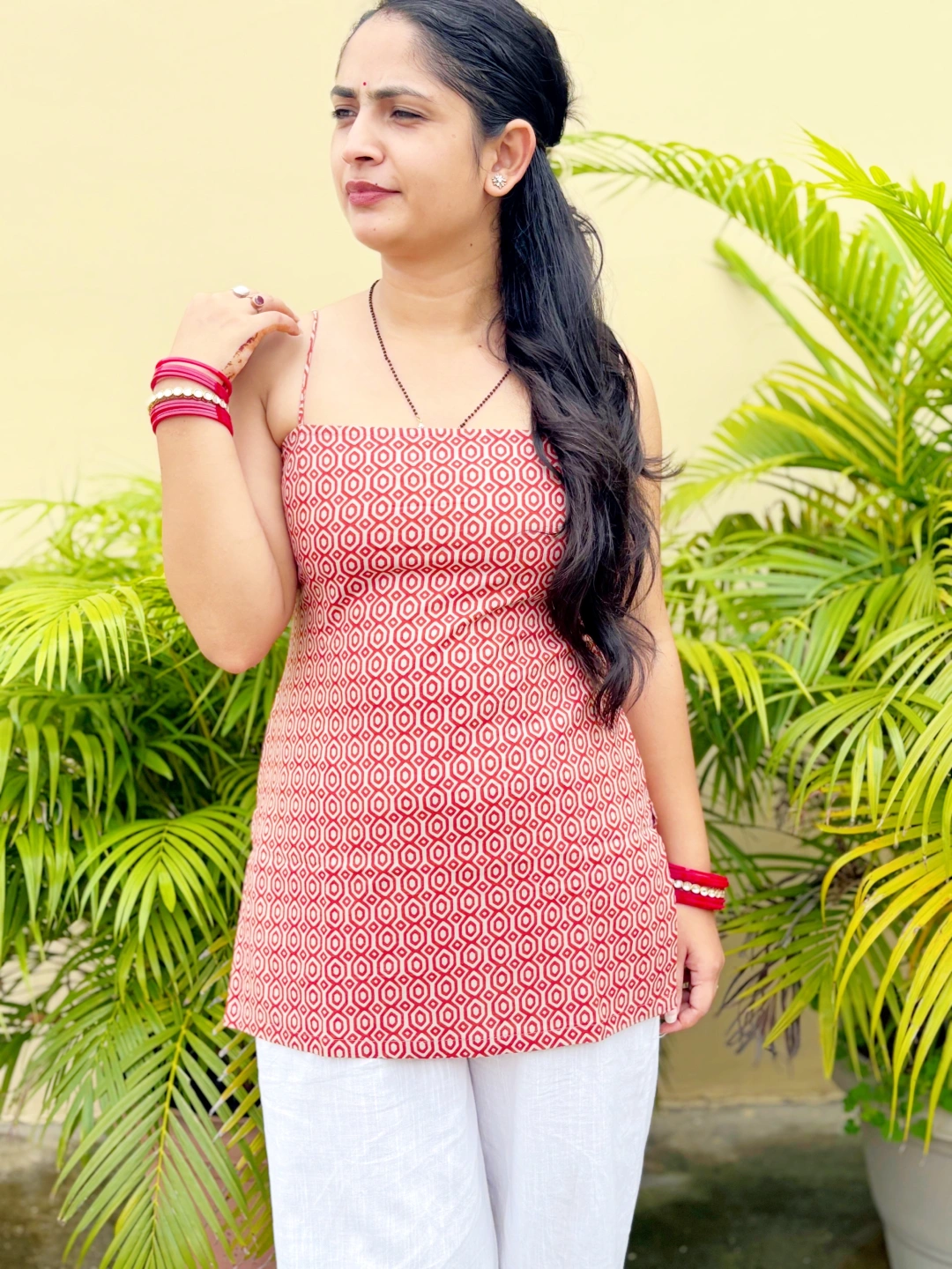 Vanya: Red Geometric Print Sleeveless Kurti - Image 2